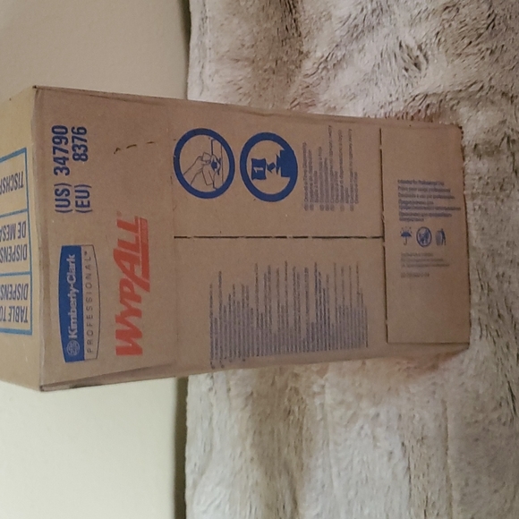 Kimberly-Clark Wypall All purpose Cleaning towels 100ct - Picture 3 of 6